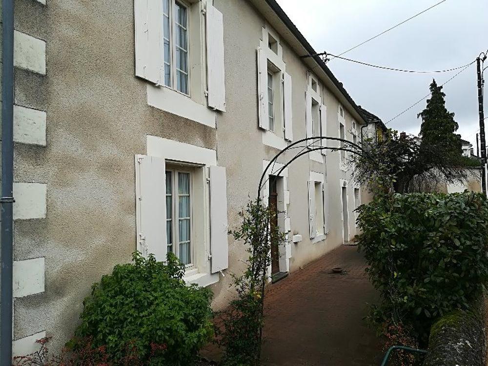 Lussac-les-Châteaux Vienne Schloss Bild 3378278