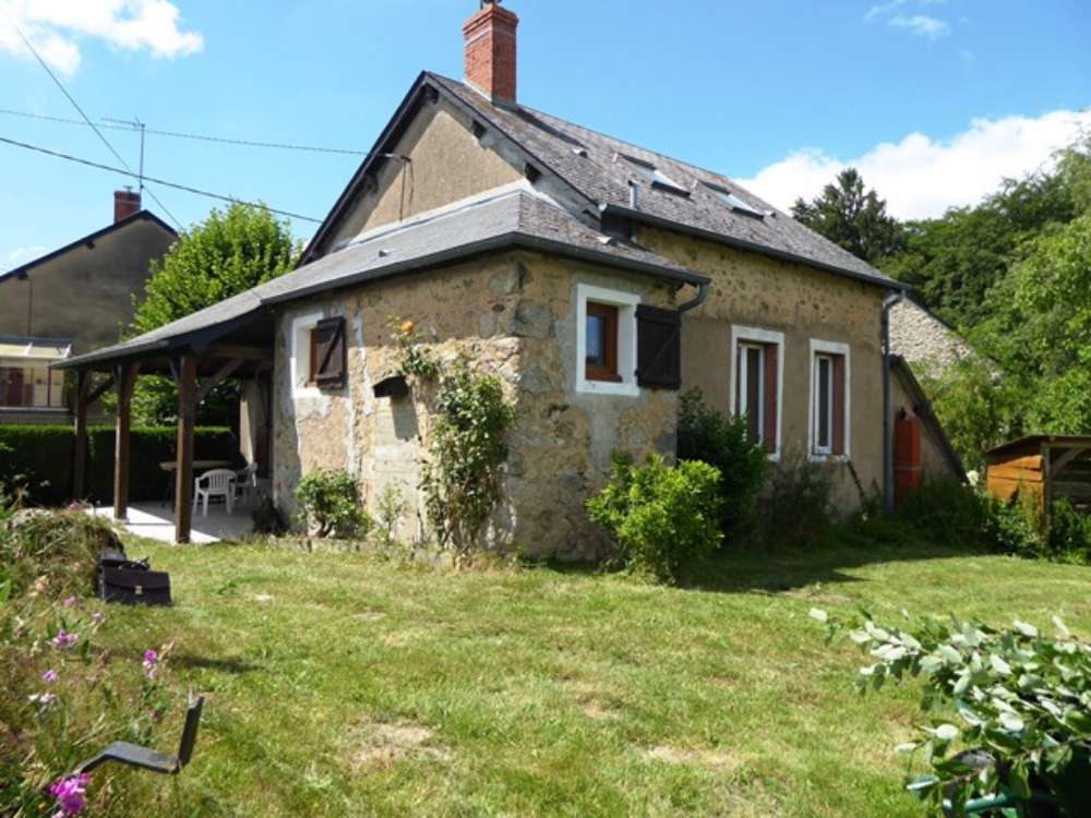 Saint-Saulge Nièvre vrijstaand foto 4408383