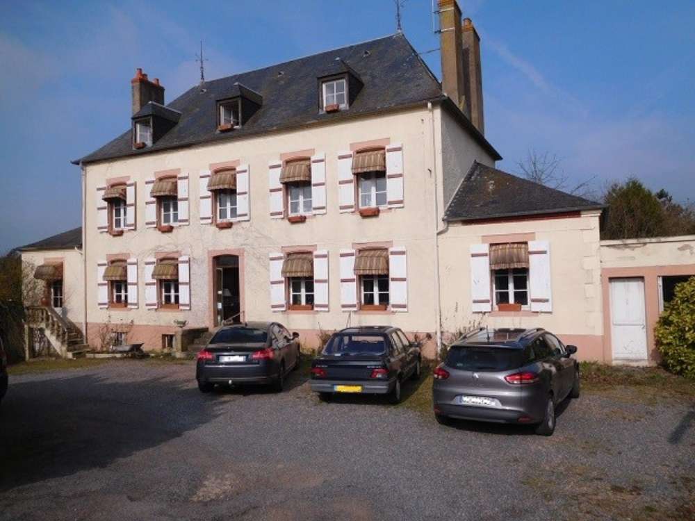 Cercy-la-Tour Nièvre vrijstaand foto 4408361
