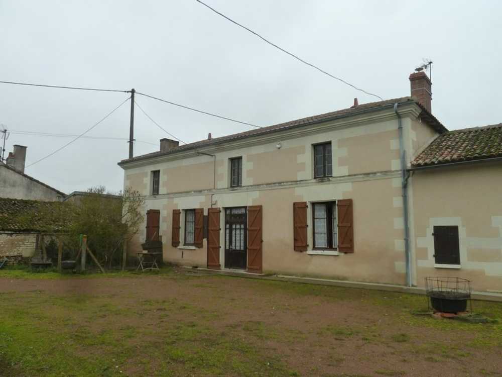 Mirebeau Vienne farm picture 4030808