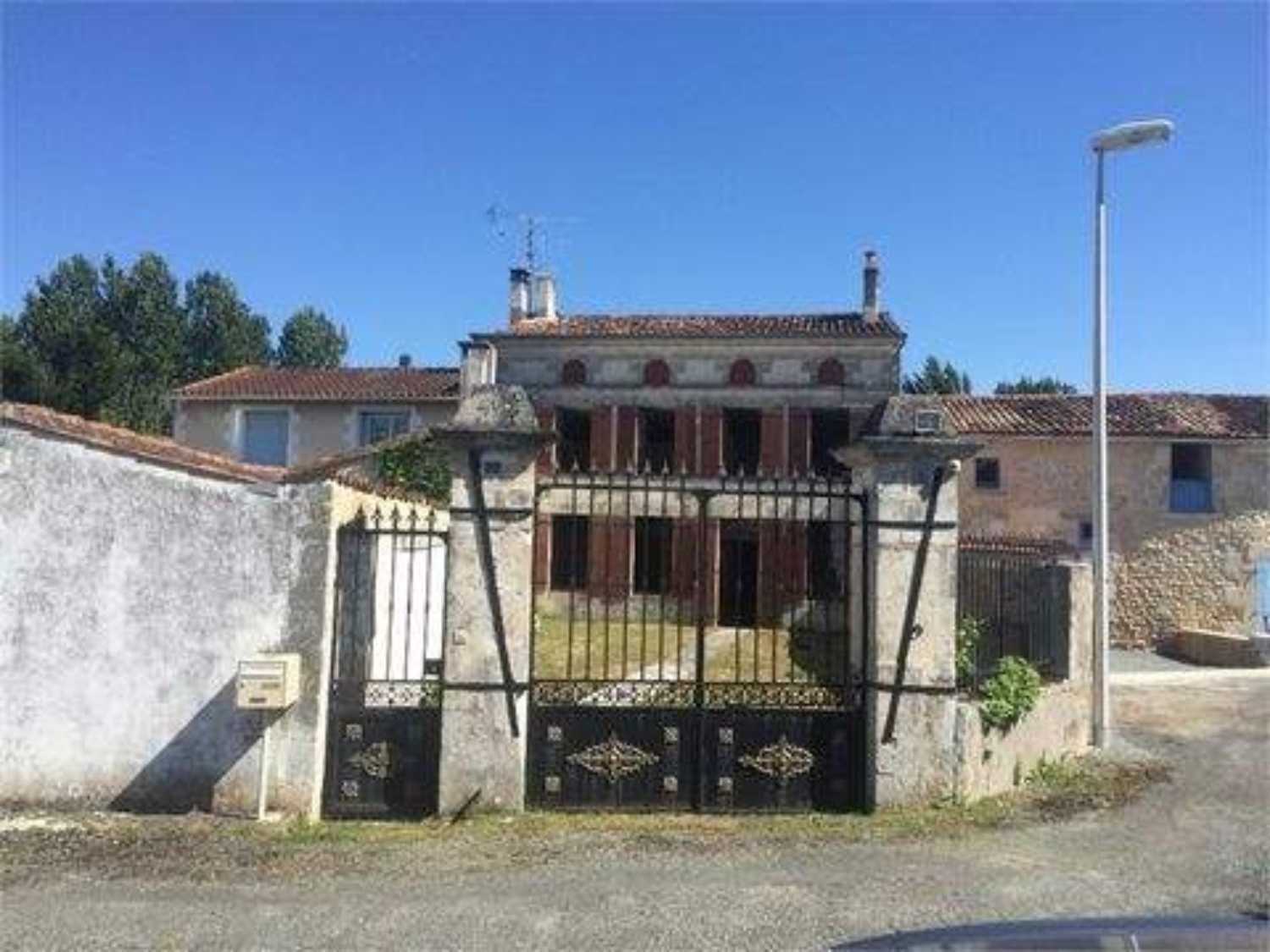 Saint-Jean-d'Angély Charente-Maritime huis foto 4141492