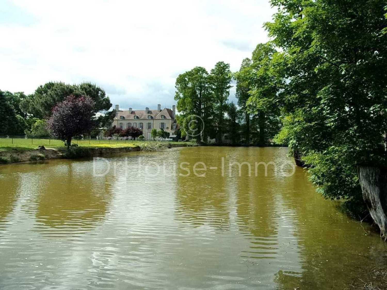 Paray-le-Monial Saône-et-Loire château photo 4171029