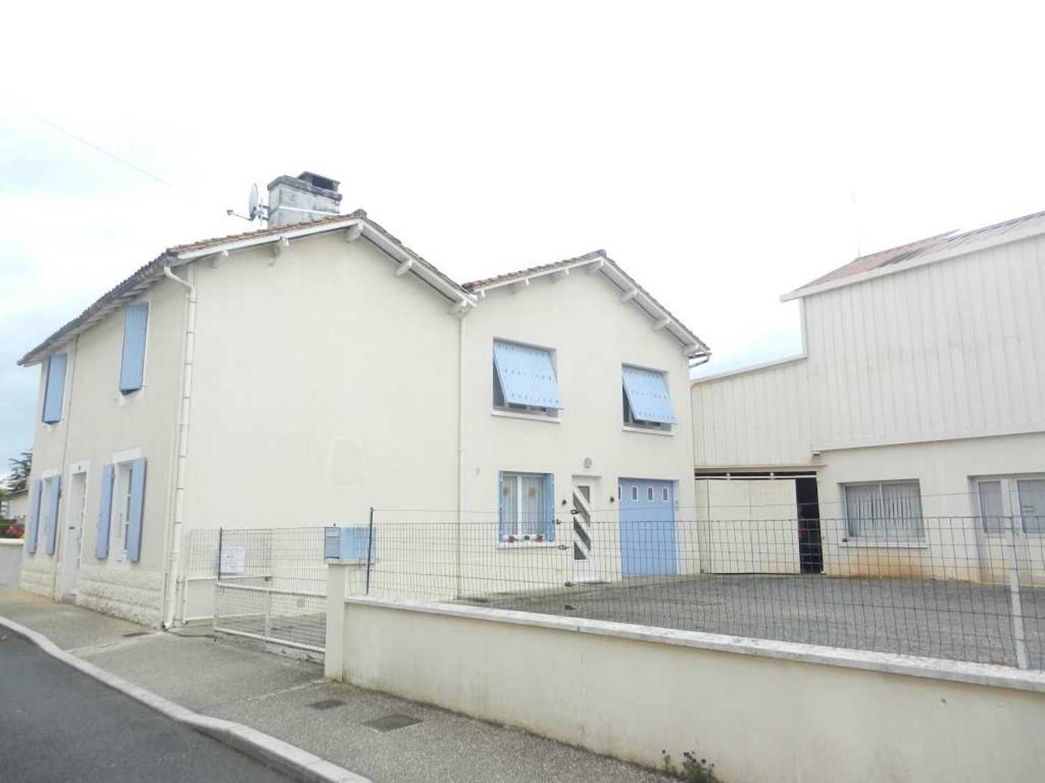 Lezay Deux-Sèvres house picture 4249883