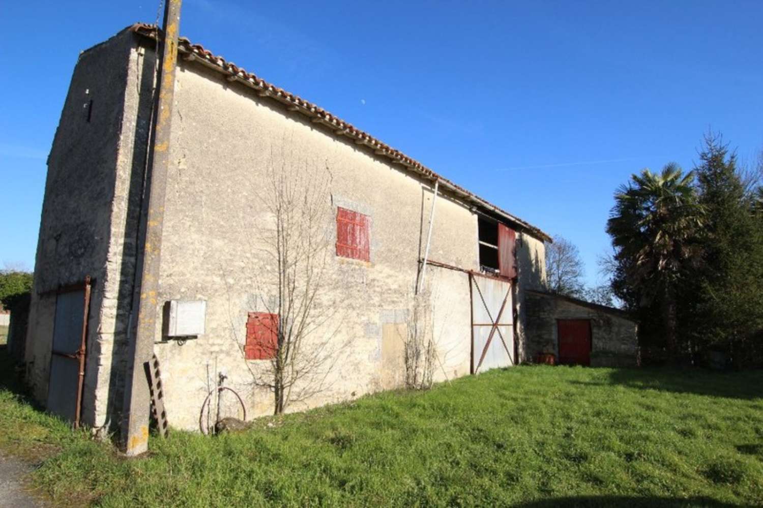 Tonnay-Boutonne Charente-Maritime schuur foto 4339690