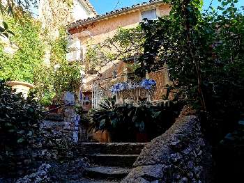 Fontaine-de-Vaucluse Vaucluse village house picture 4881781