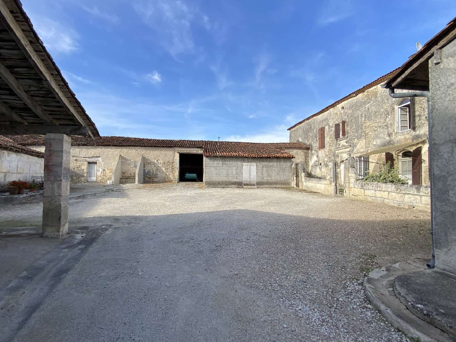  à vendre maison Villebois-Lavalette Charente 5