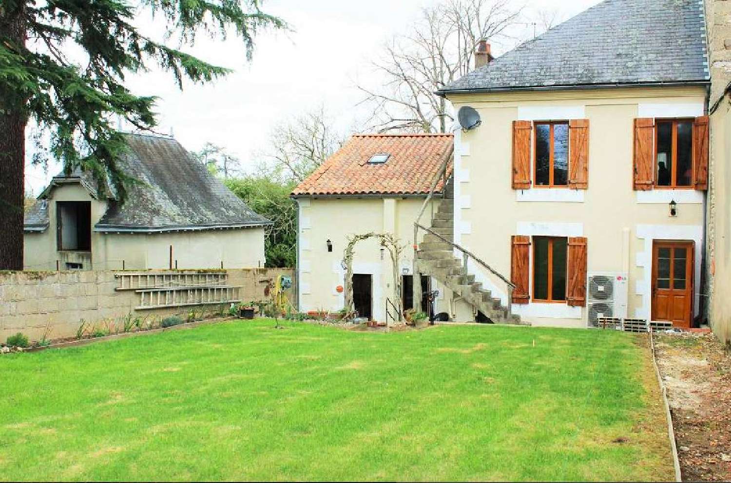  for sale house L'Isle-Jourdain Vienne 1
