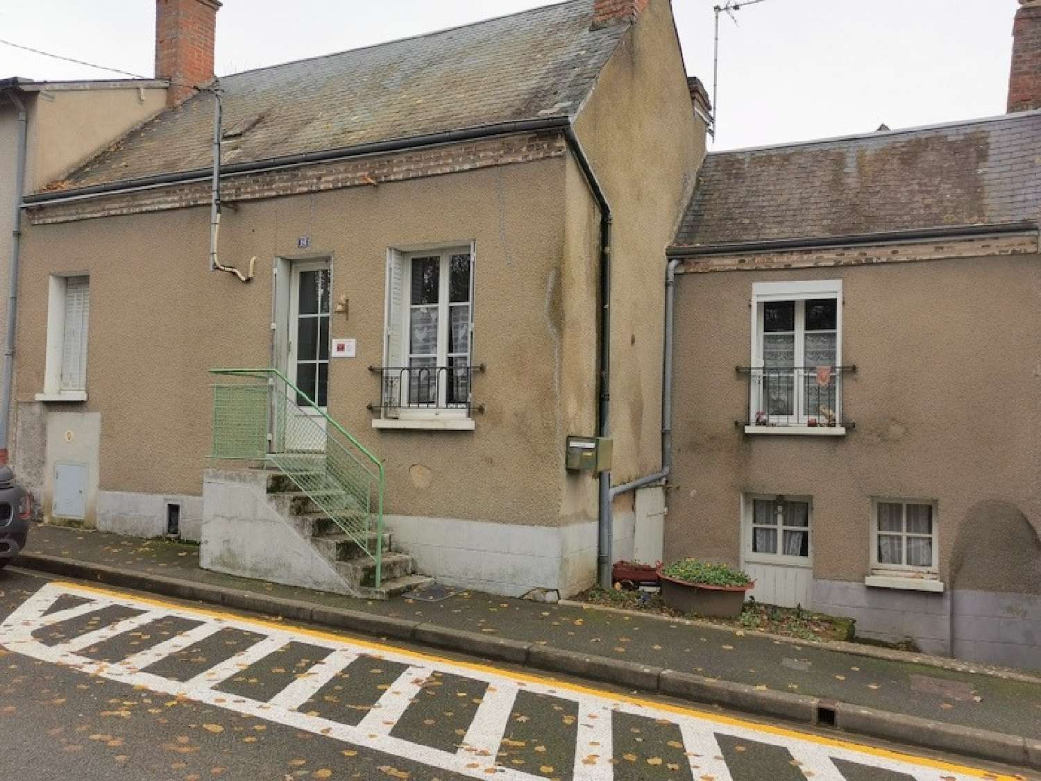  à vendre maison de ville Bessé-sur-Braye Sarthe 1