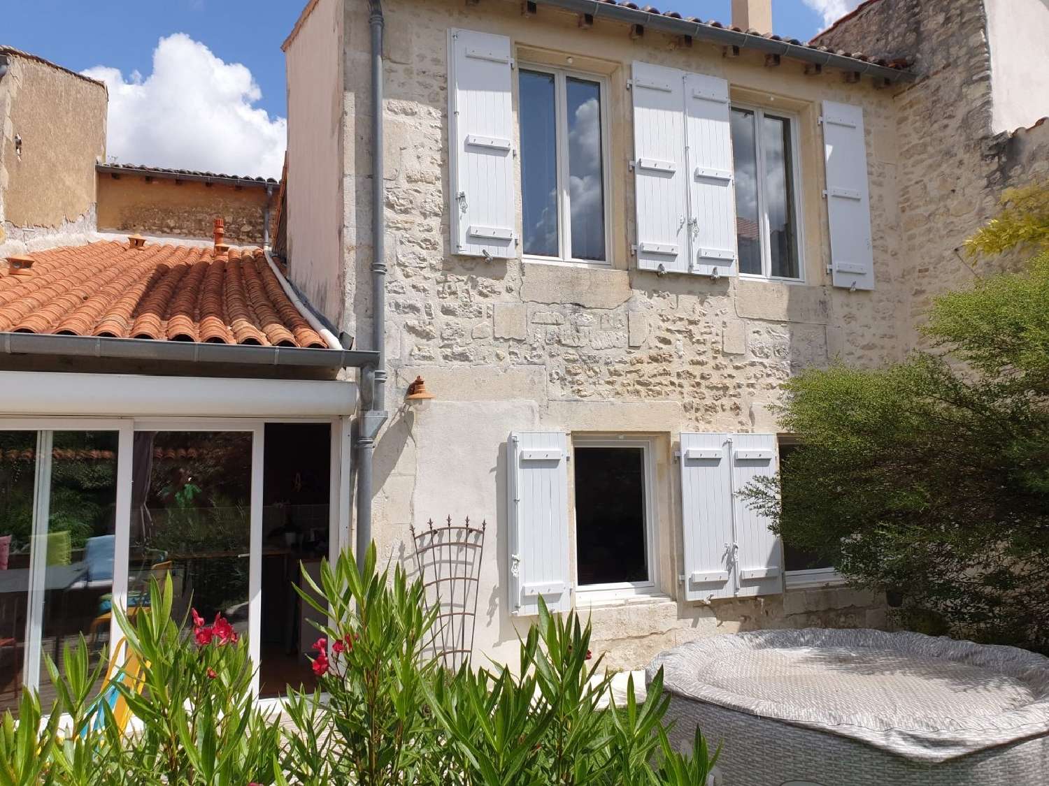  à vendre maison Saint-Jean-d'Angély Charente-Maritime 1