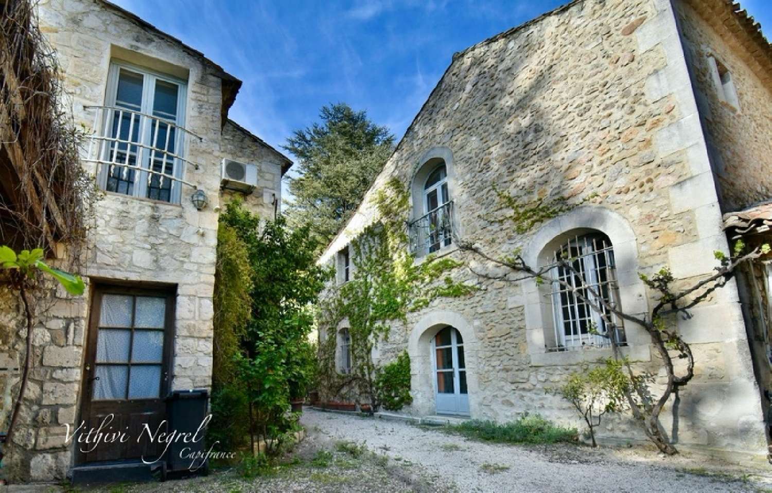  à vendre maison bourgeoise Mouriès Bouches-du-Rhône 1