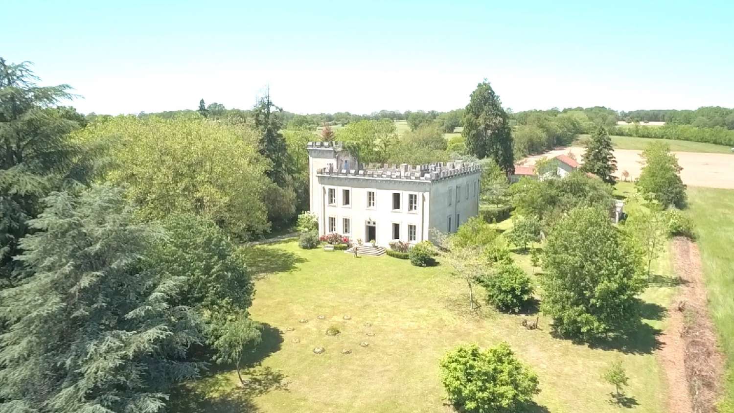  kaufen Schloss Confolens Charente 1