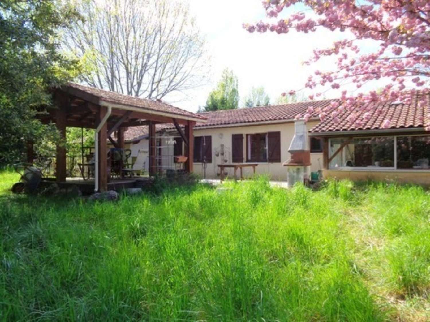  for sale house Vouzan Charente 1