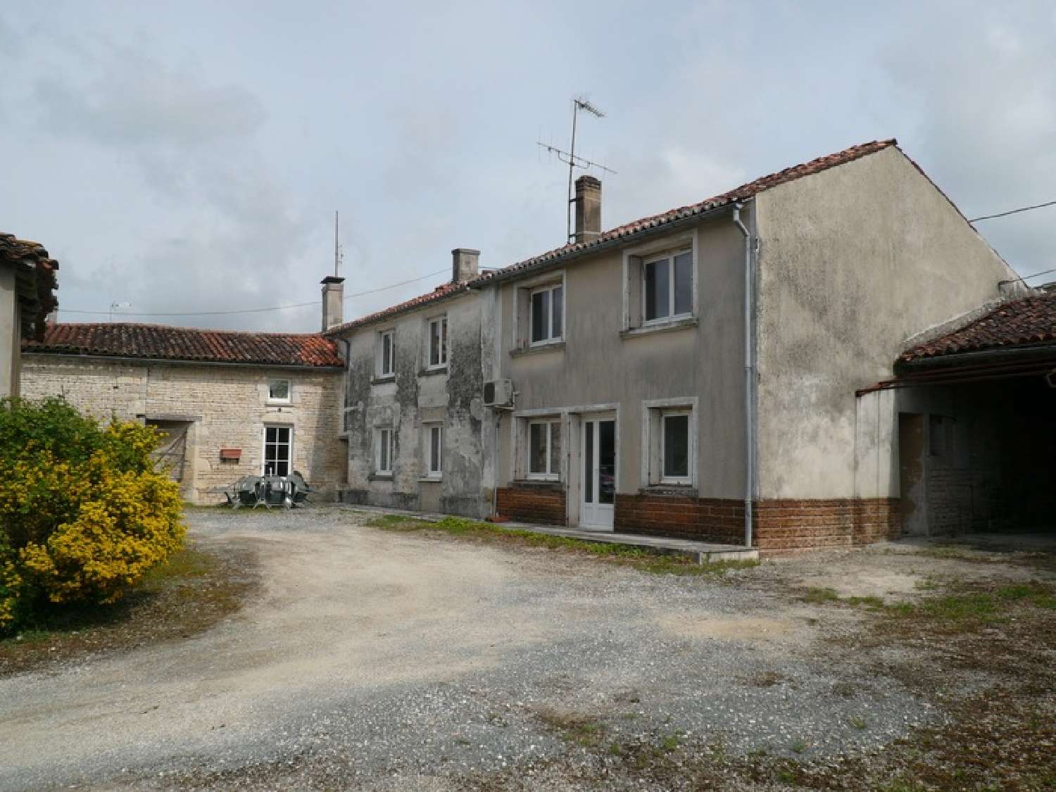  à vendre maison de village Brie-sous-Matha Charente-Maritime 1