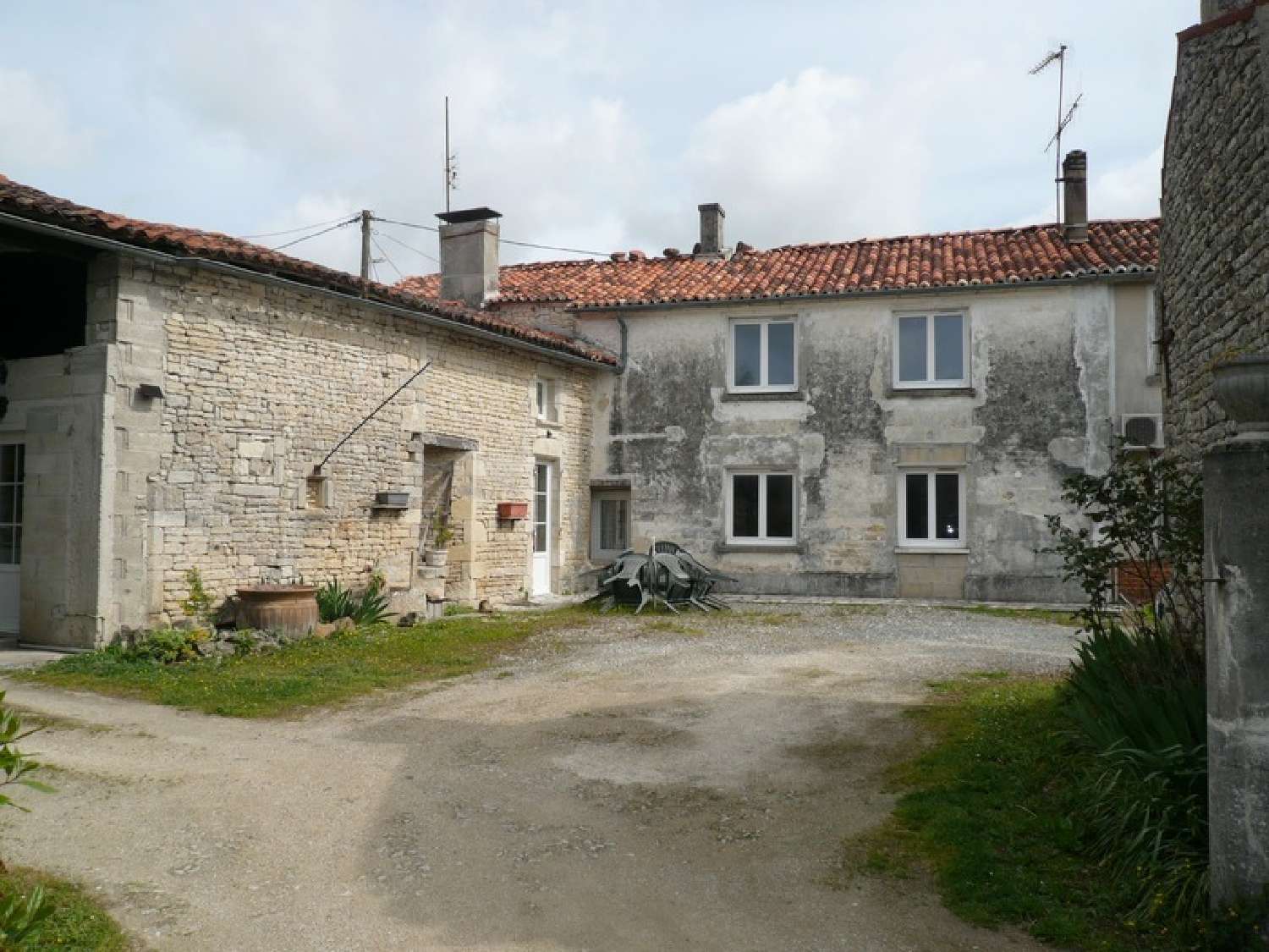  te koop dorpshuis Brie-sous-Matha Charente-Maritime 3