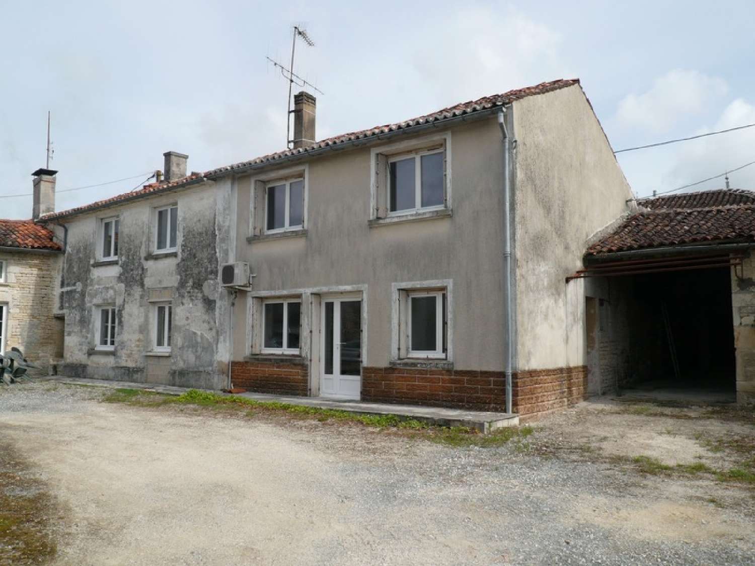  à vendre maison de village Brie-sous-Matha Charente-Maritime 2