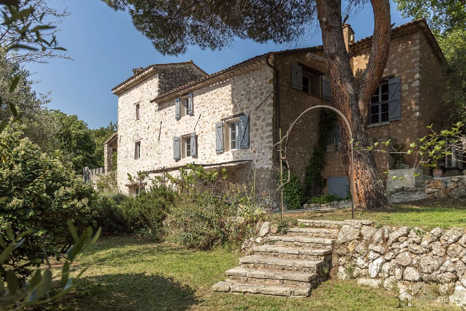  à vendre villa Roquefort-les-pins Alpes-Maritimes 2