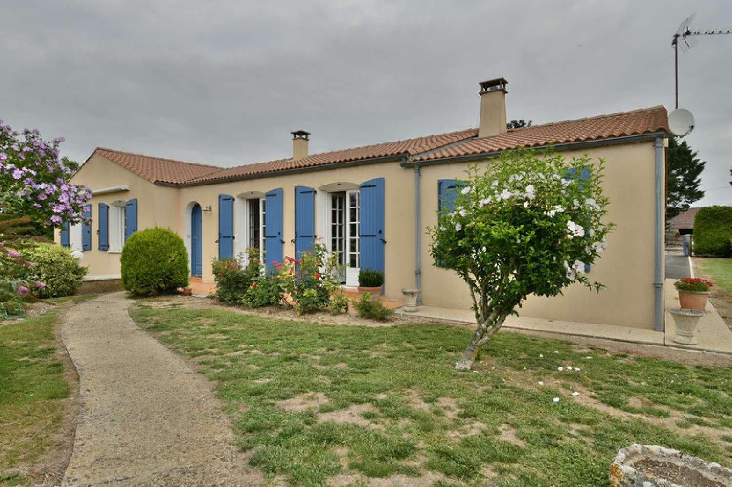  for sale house Loulay Charente-Maritime 1