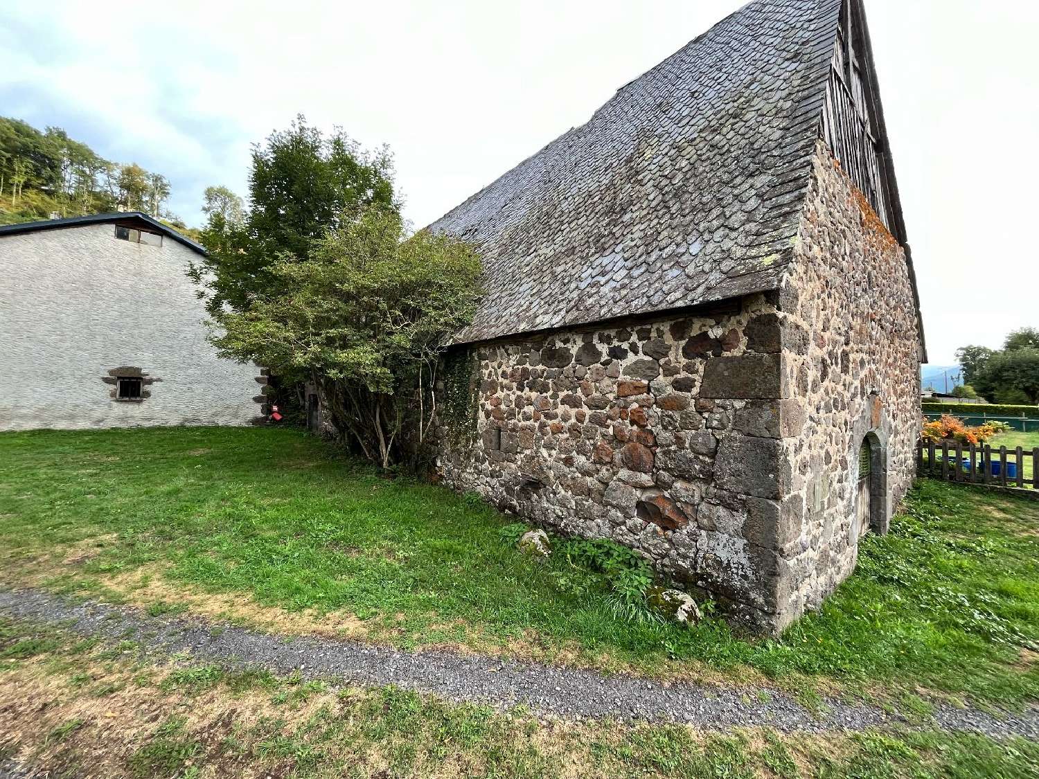  for sale barn Vic-sur-Cère Cantal 1