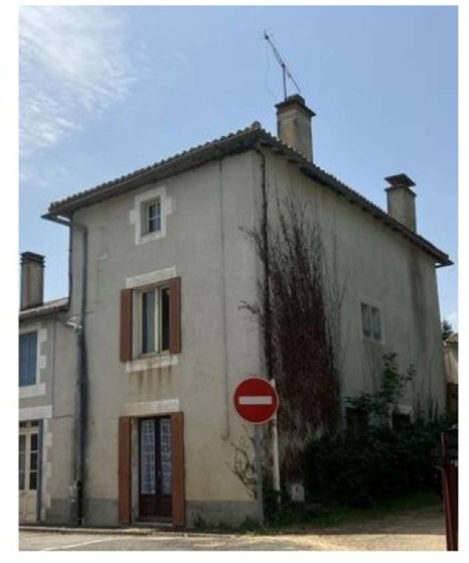  for sale village house Mauprévoir Vienne 1