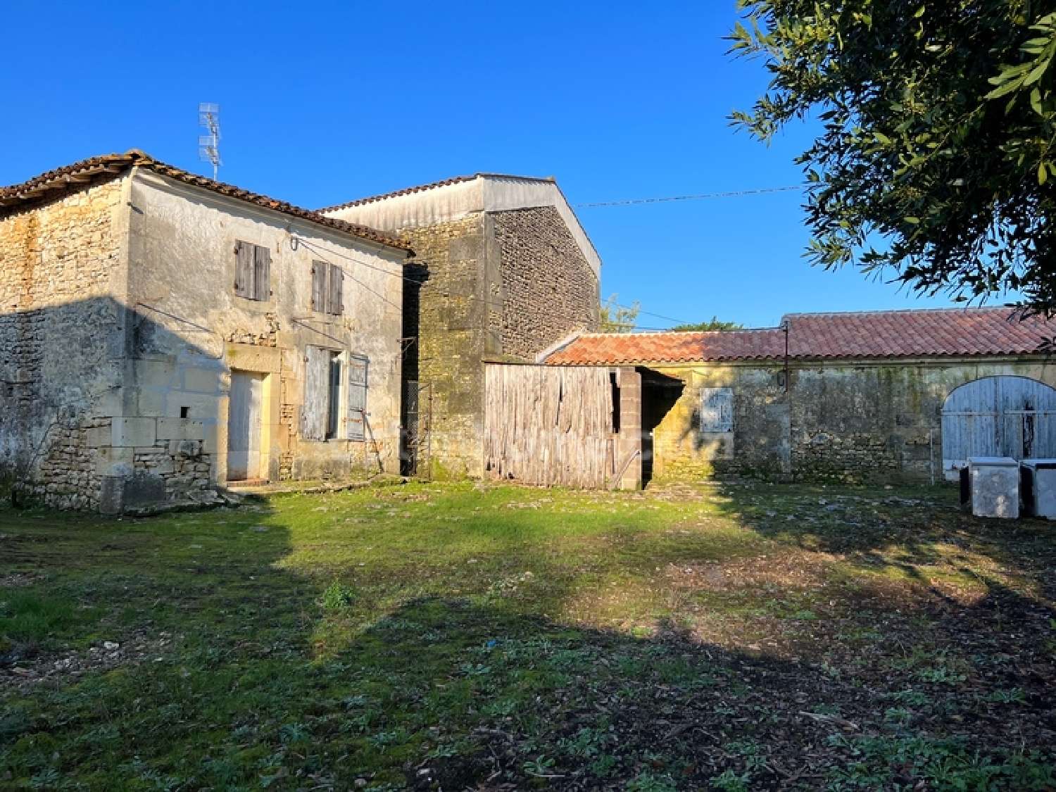  for sale barn Burie Charente-Maritime 1