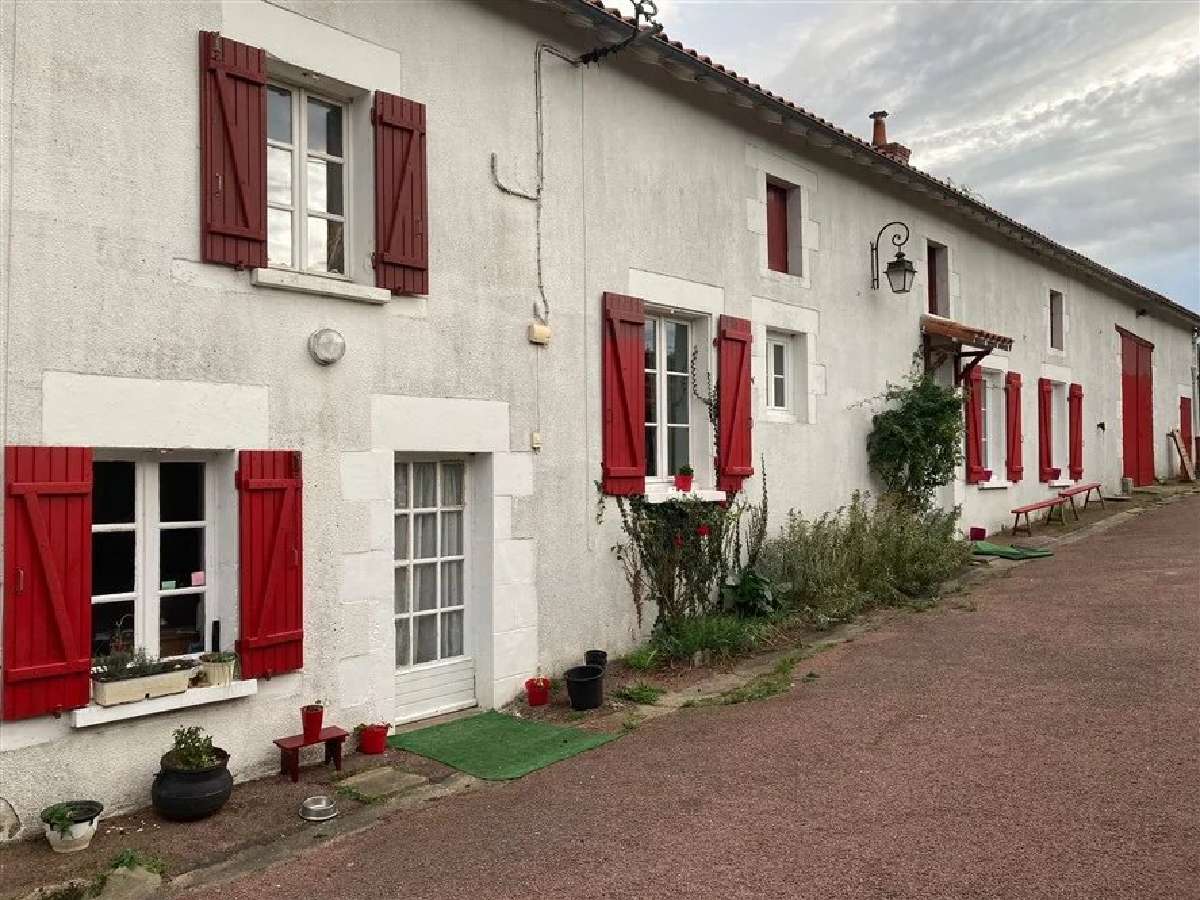  for sale bed and breakfast Saulgé Vienne 1