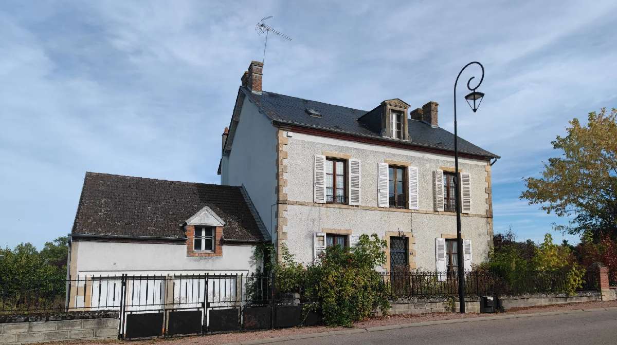  à vendre maison de village Cercy-la-Tour Nièvre 1
