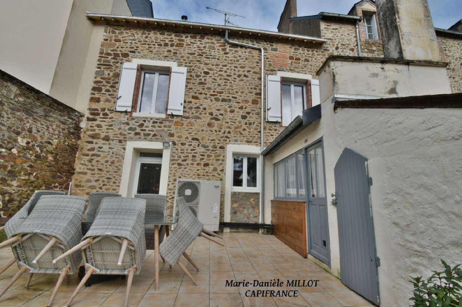  à vendre maison de ville Montsûrs Mayenne 1