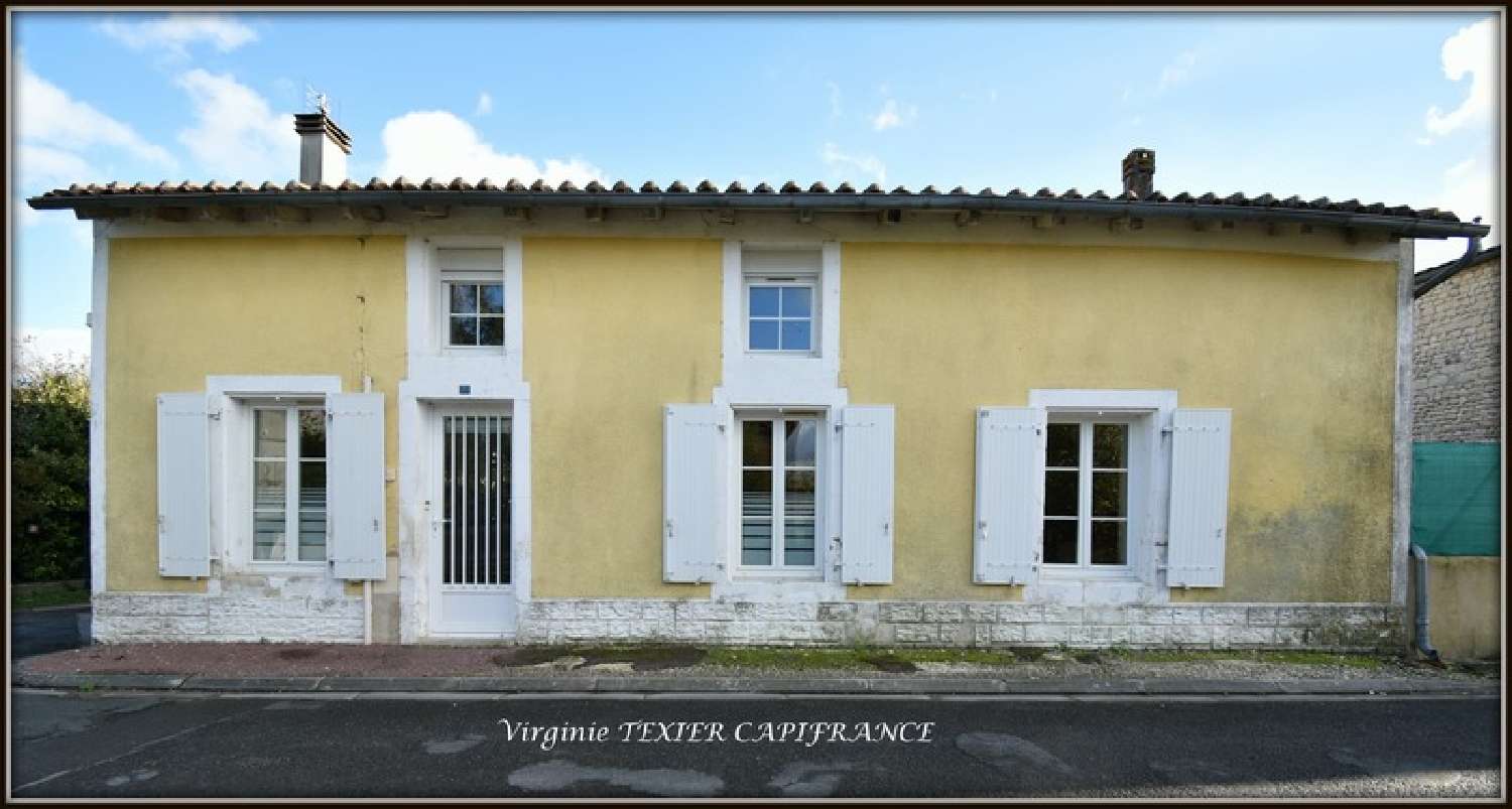  for sale village house Saint-Jean-d'Angély Charente-Maritime 1