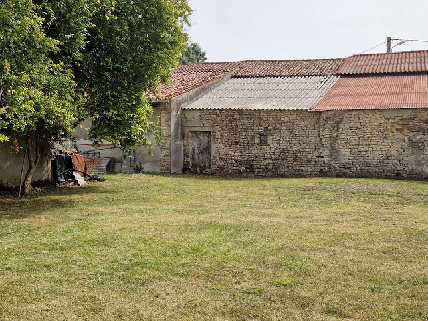  for sale barn Chantemerle-sur-la-Soie Charente-Maritime 2