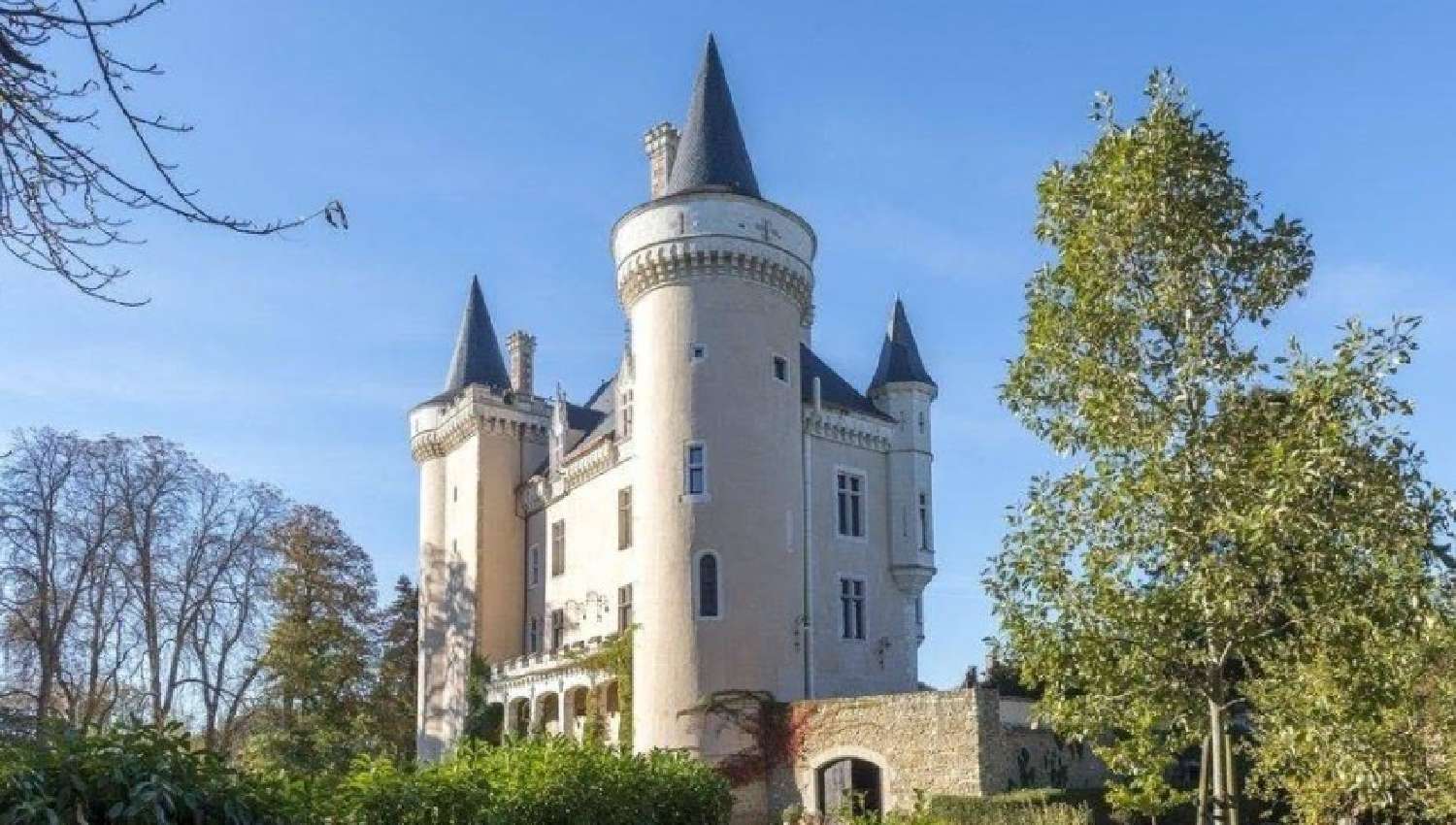  for sale castle Châteauroux Indre 3