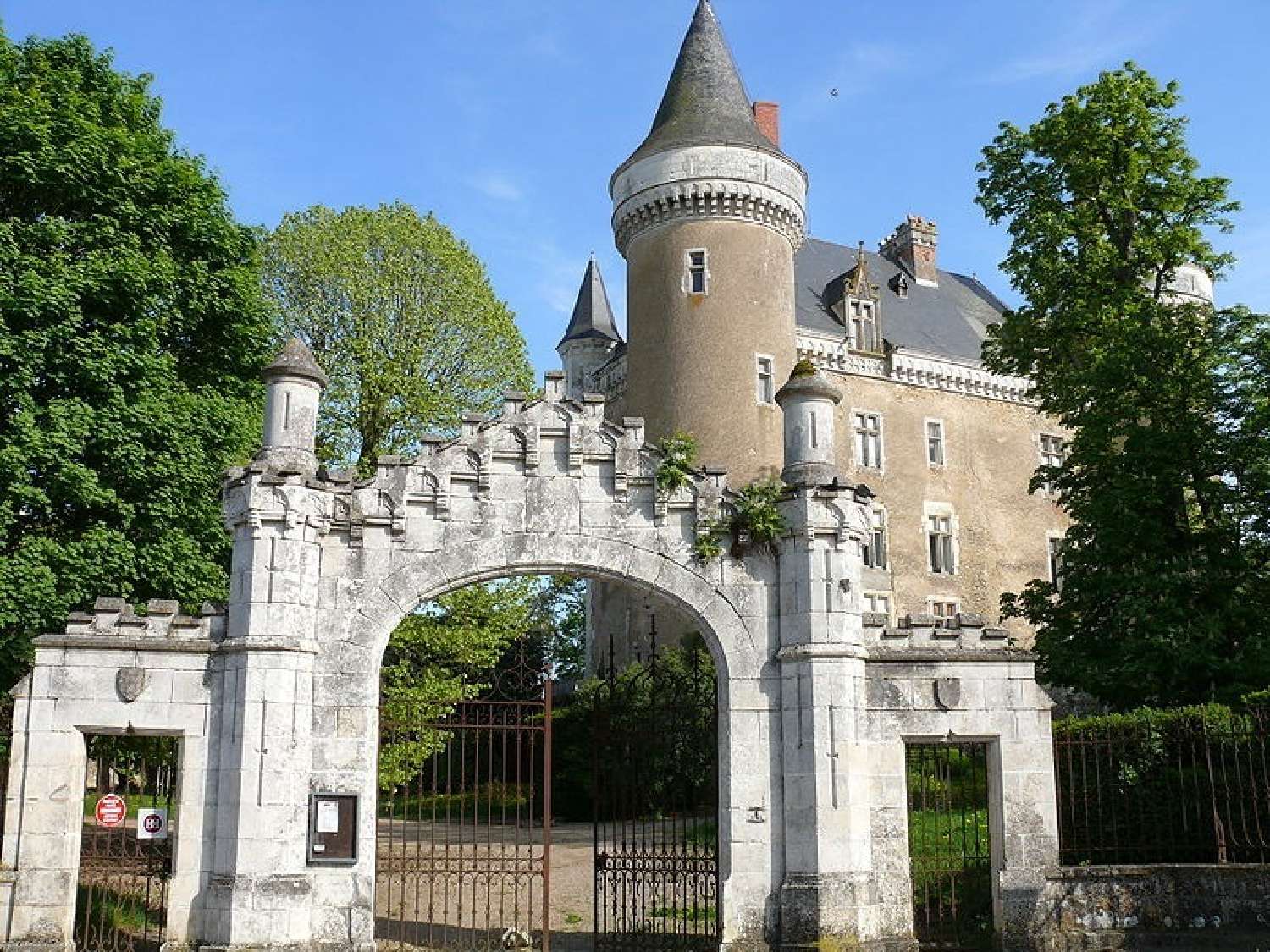  for sale castle Châteauroux Indre 4