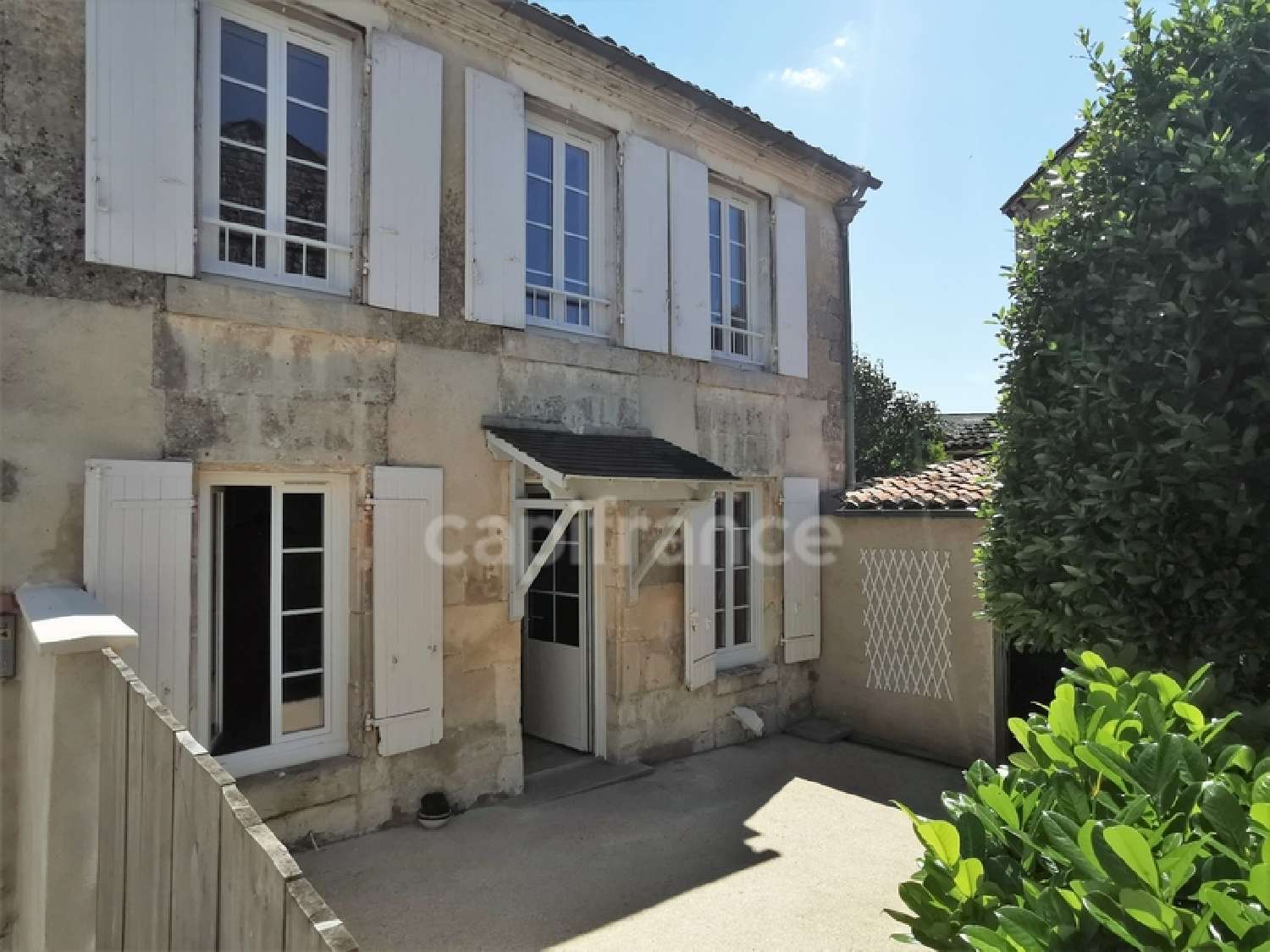  à vendre maison de ville Jarnac Charente 1