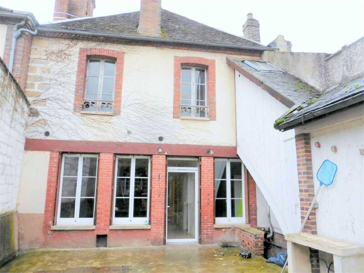  for sale city house Villeneuve-l'Archevêque Yonne 1
