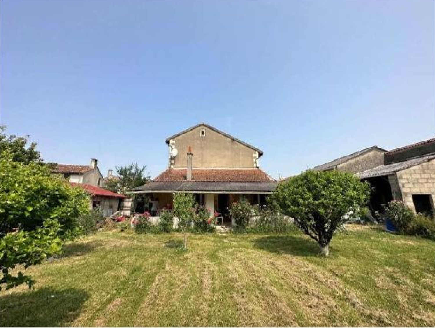  for sale house Embourie Charente 1
