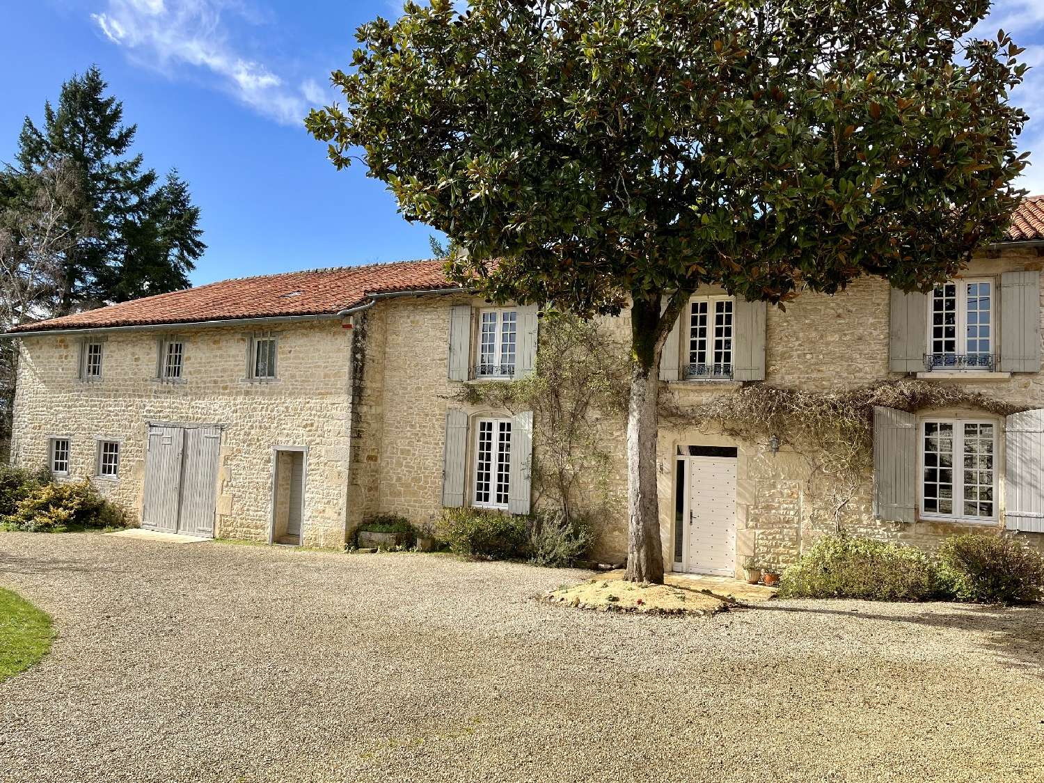  for sale house Lizant Vienne 1
