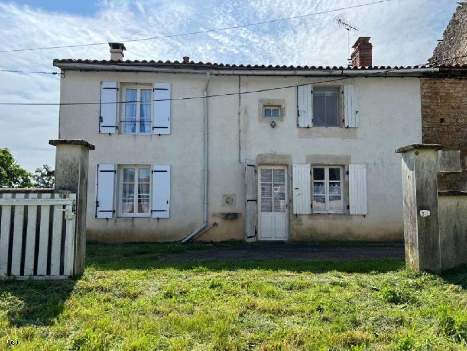  à vendre maison Nanteuil-en-Vallée Charente 2
