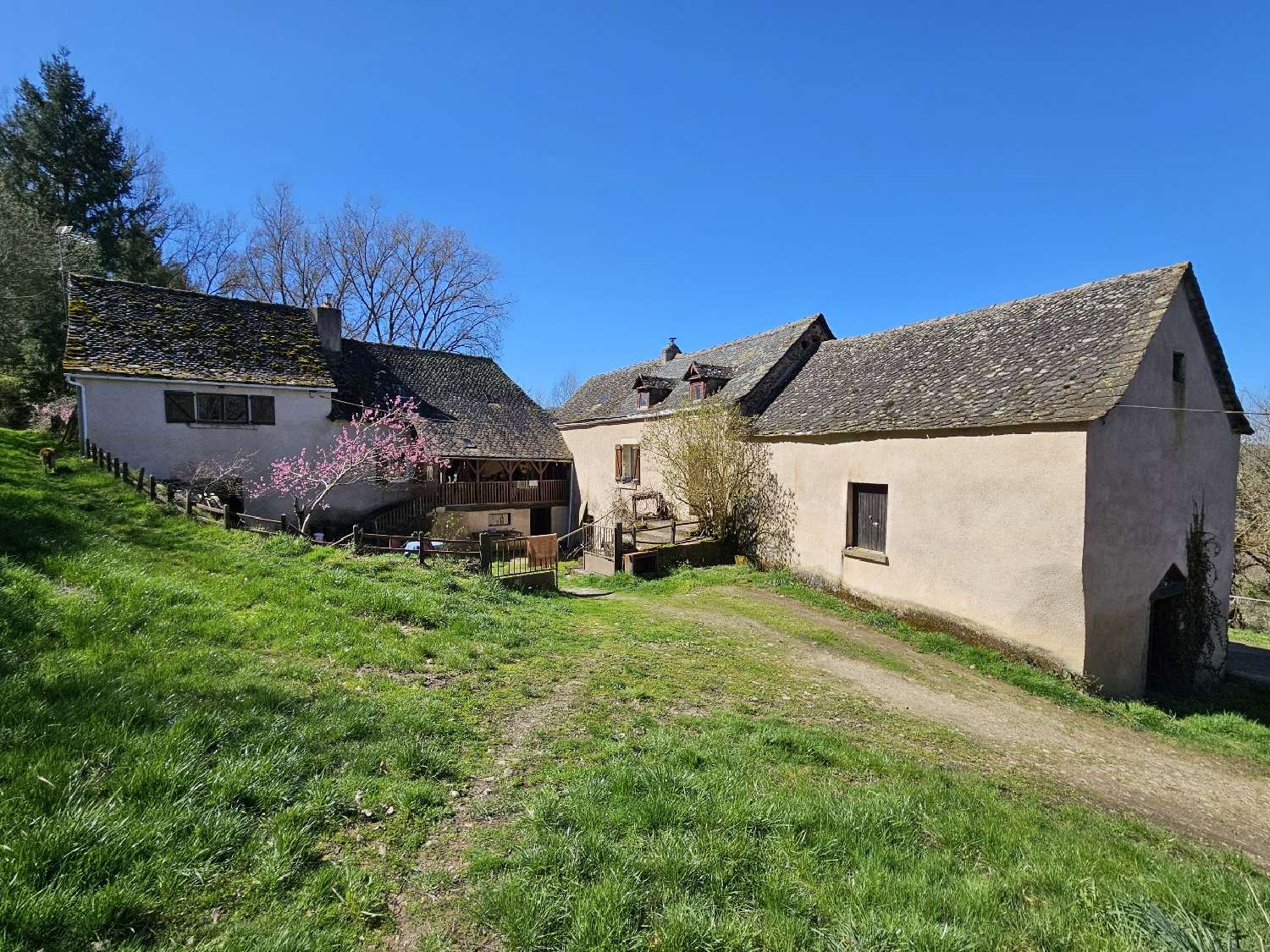  te koop huis Prévinquières Aveyron 1