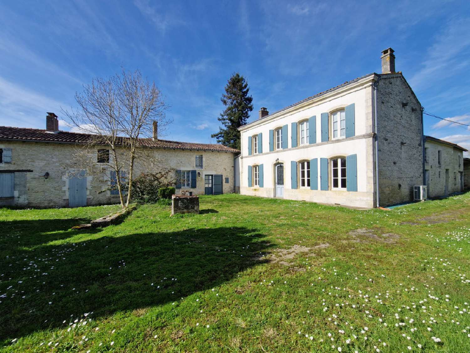  for sale house Saint-Savinien Charente-Maritime 1