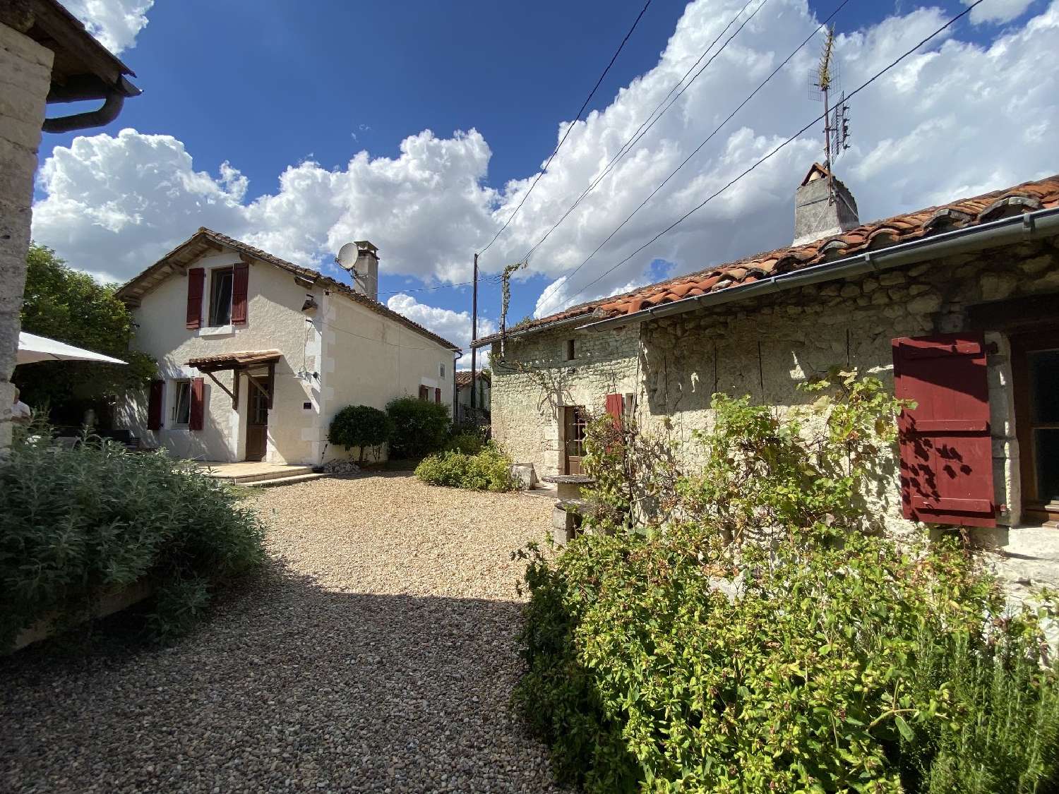 à vendre maison Saint-Séverin Charente 2