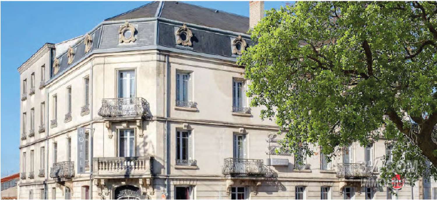  à vendre maison Saintes Charente-Maritime 1