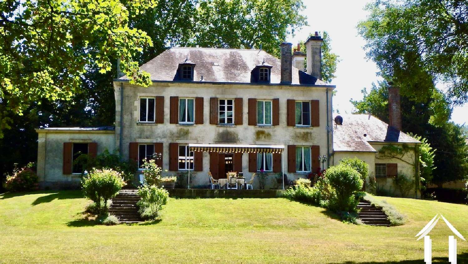  for sale mansion La Guerche-sur-l'Aubois Cher 1