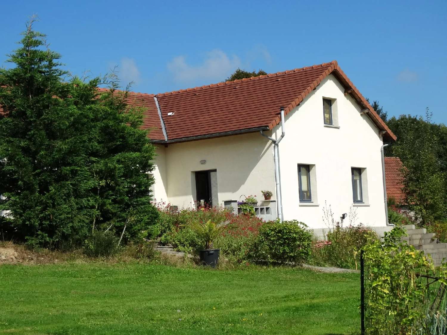 villa for sale Saint-Gervais-d'Auvergne, Puy-de-Dôme ( Auvergne-Rhône-Alpes) picture 1