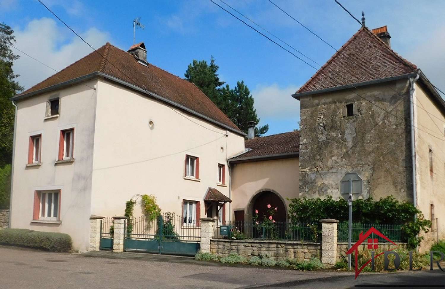  te koop dorpshuis Montcourt Haute-Saône 1