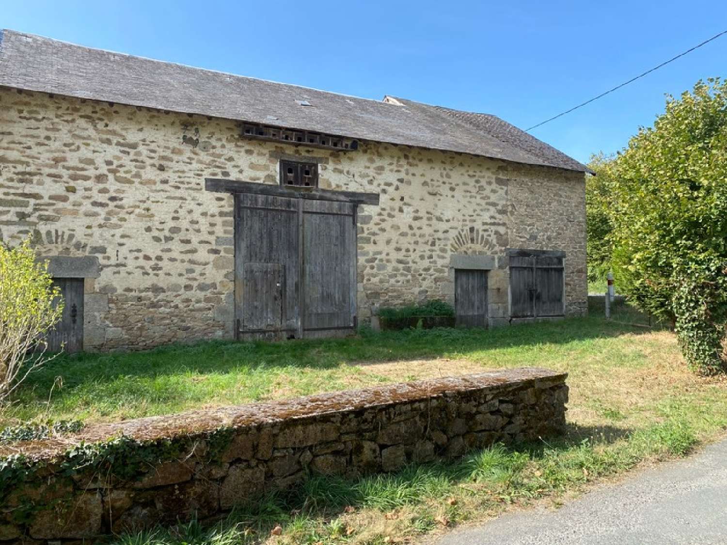  for sale barn Saint-Léger-Bridereix Creuse 1