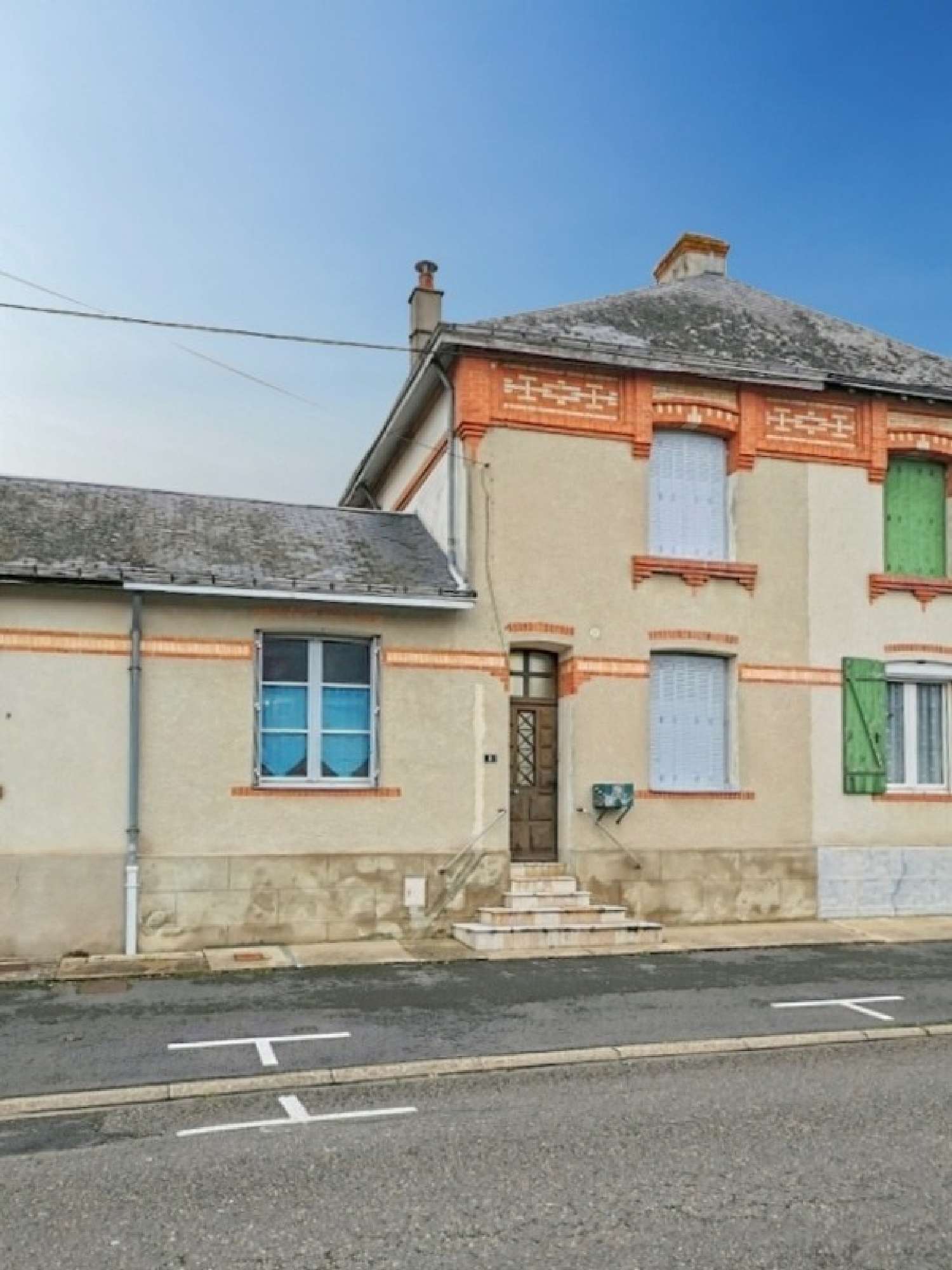  for sale city house Bessé-sur-Braye Sarthe 1