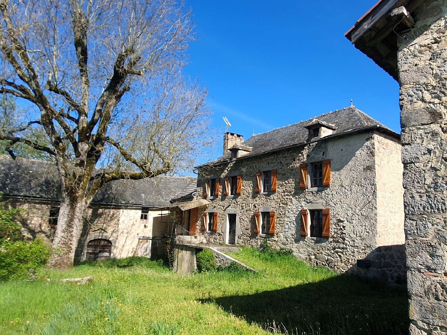  te koop boerderij Lunac Aveyron 1