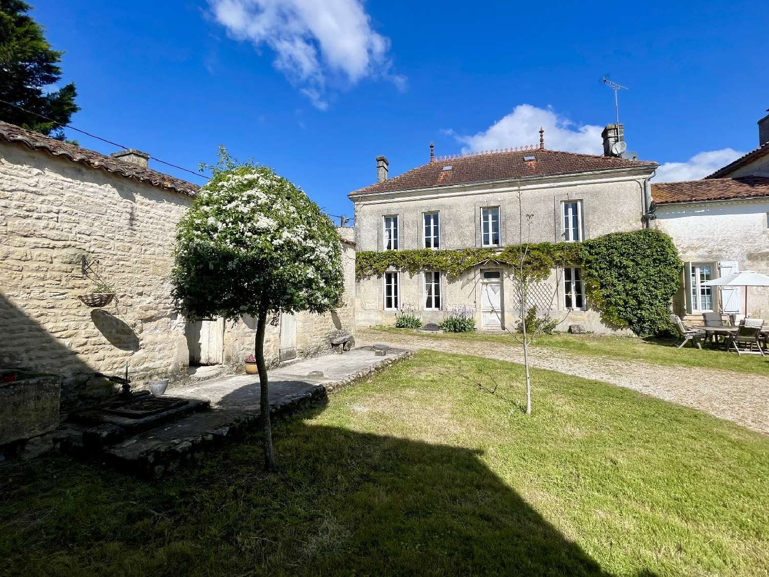  te koop huis Saint-Pierre-de-Juillers Charente-Maritime 2