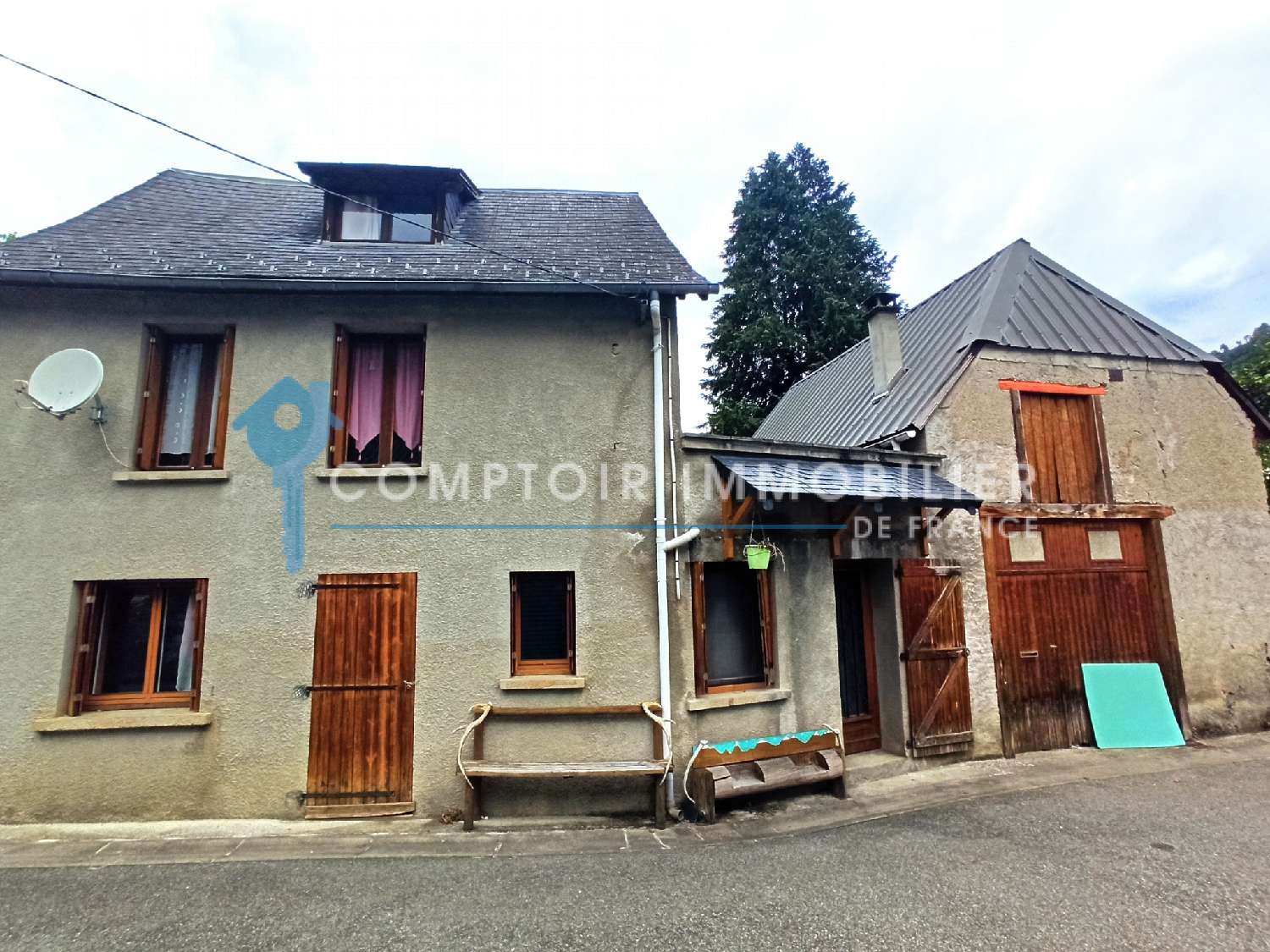  à vendre maison de village Arlos Haute-Garonne 1