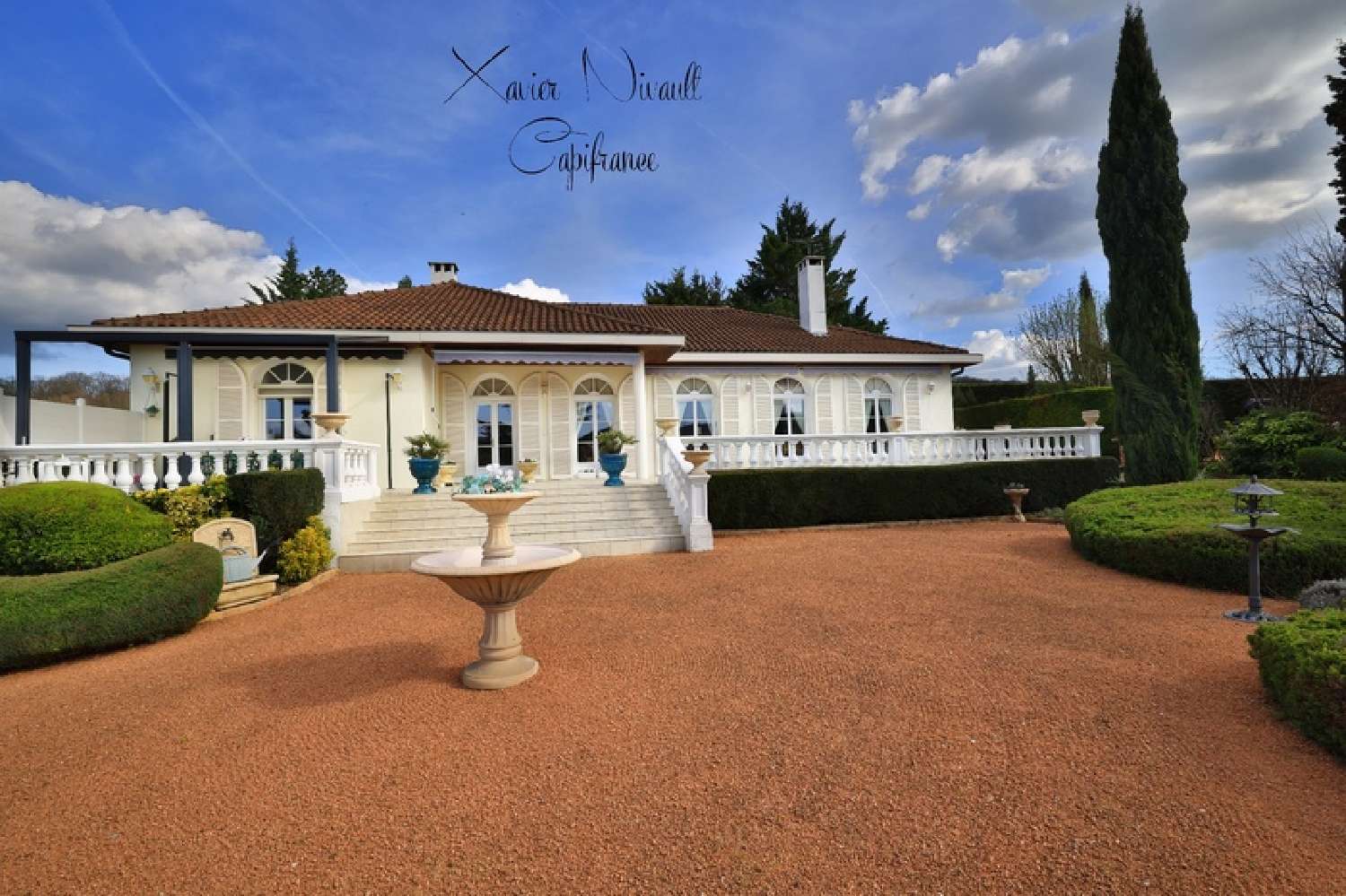  for sale mansion La Roche-Vineuse Saône-et-Loire 1