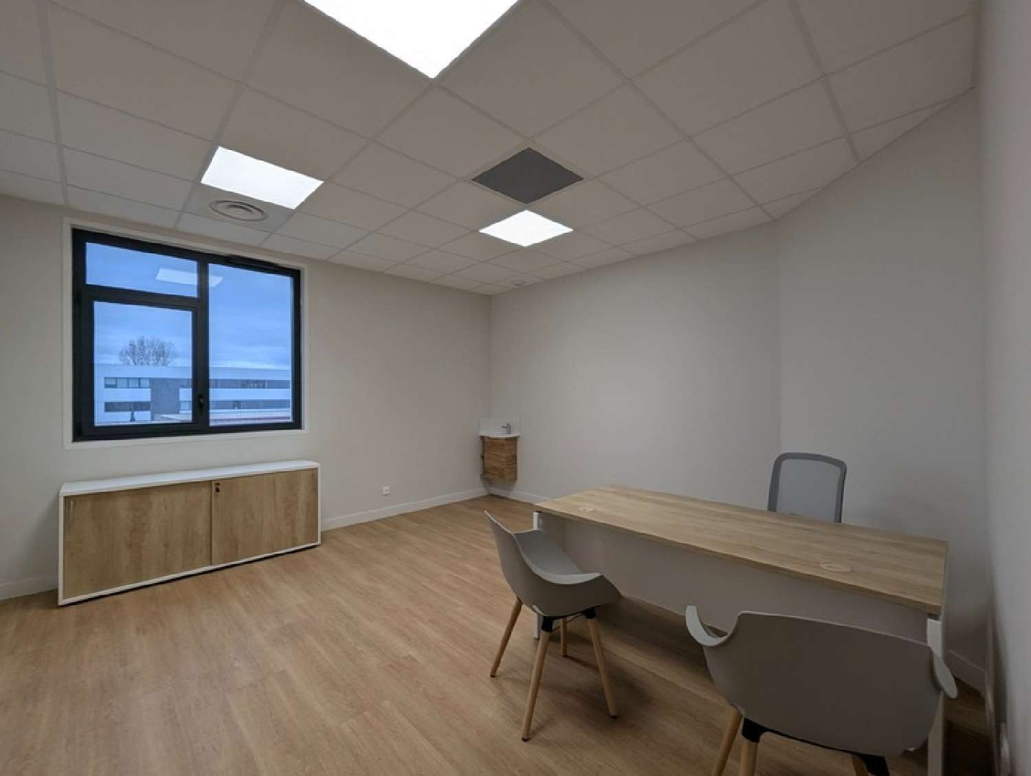  for sale office Bruges Gironde 3